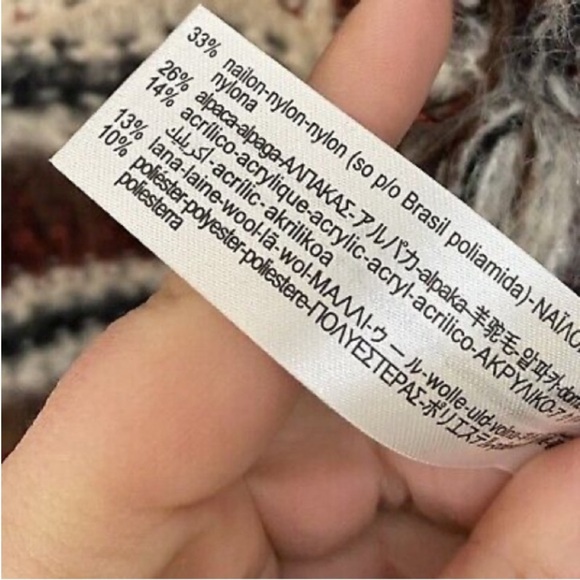 ZARA Striped Alpaca Blend
Hooded Poncho Sweater limited edition - Picture 9 of 10